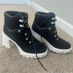 Sorel Heel boot black- WOMEN'S BREX™ HEEL COZY LACE BOOTIE
